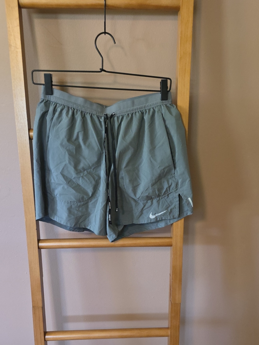 Nike Men’s Athletic Drawstring Shorts — Gray